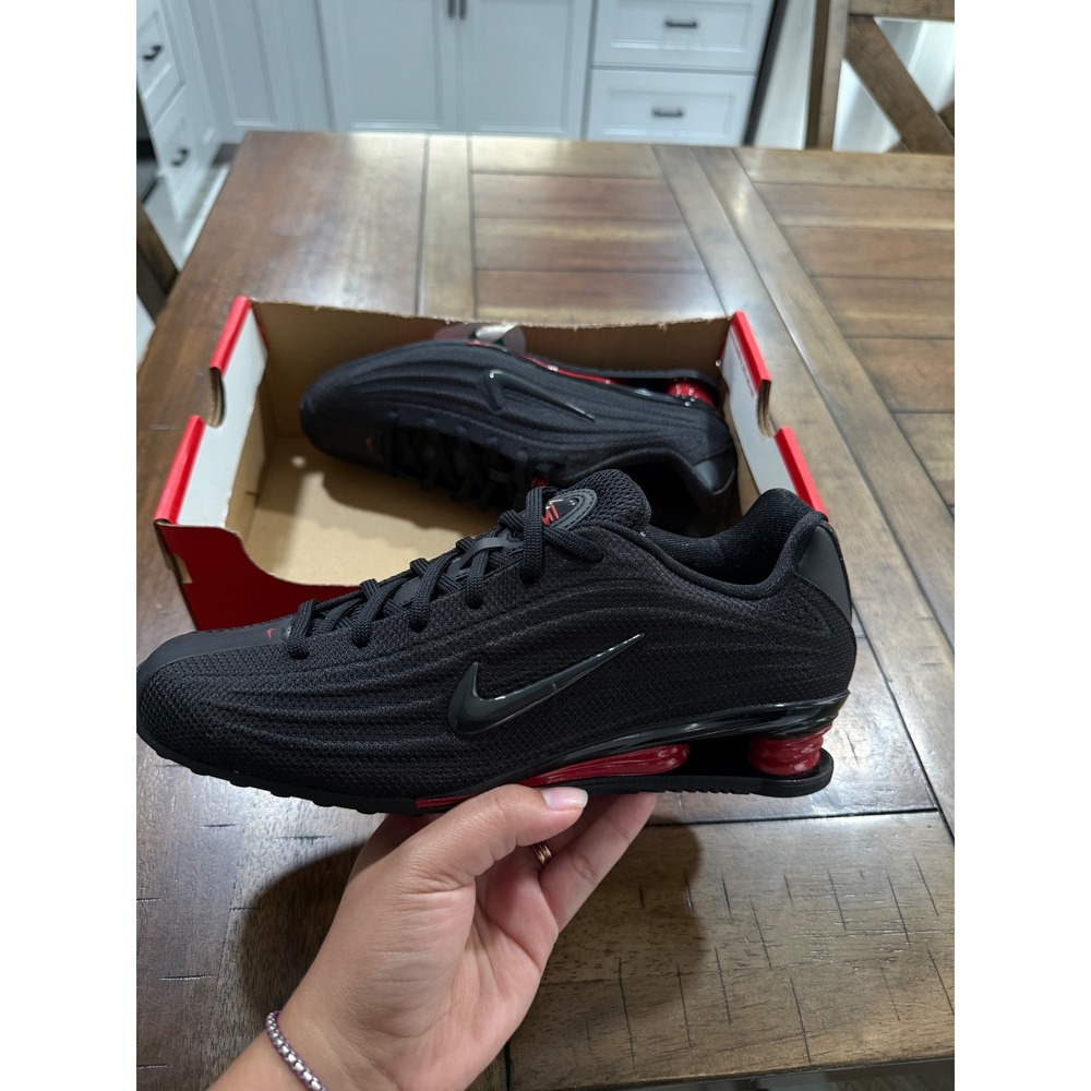 Nike Shox R4 Womens 6.5 Black University Red Running Shoes AR3565-004 - Picture 3 of 5